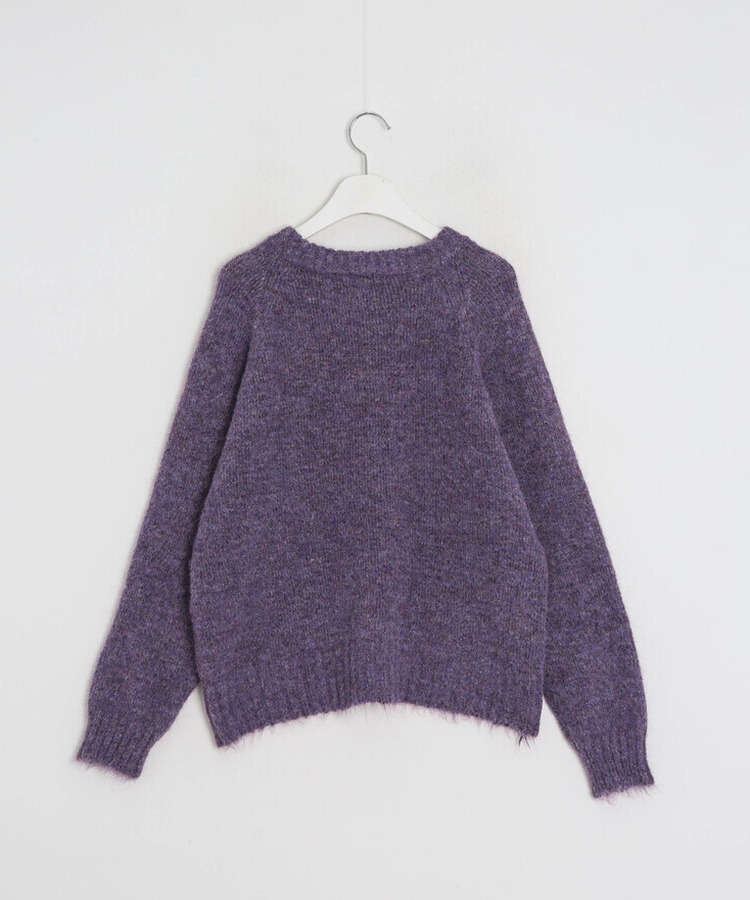 패치 포인트 부클 라운드넥 니트