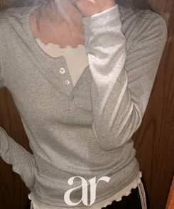 （華奢見えシルエット／レイヤード風♥）   配色ウェーブ レイヤード風 プラケット付きロンT GRAY