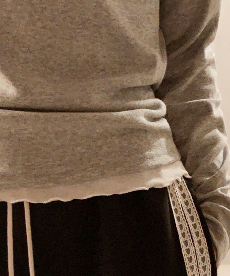 （華奢見えシルエット／レイヤード風♥）   配色ウェーブ レイヤード風 プラケット付きロンT GRAY