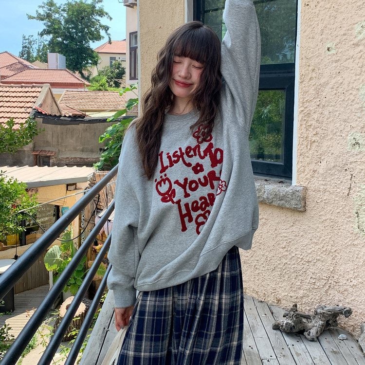 ハート刺繍マンツーマンTシャツ GREY