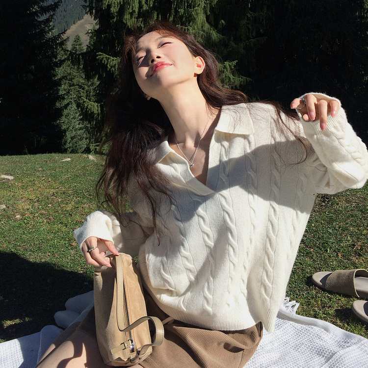 트임 카라 꽈배기니트