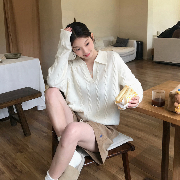 트임 카라 꽈배기니트