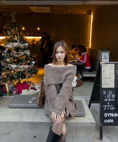 オーバーオフショルダーロングニット BROWN