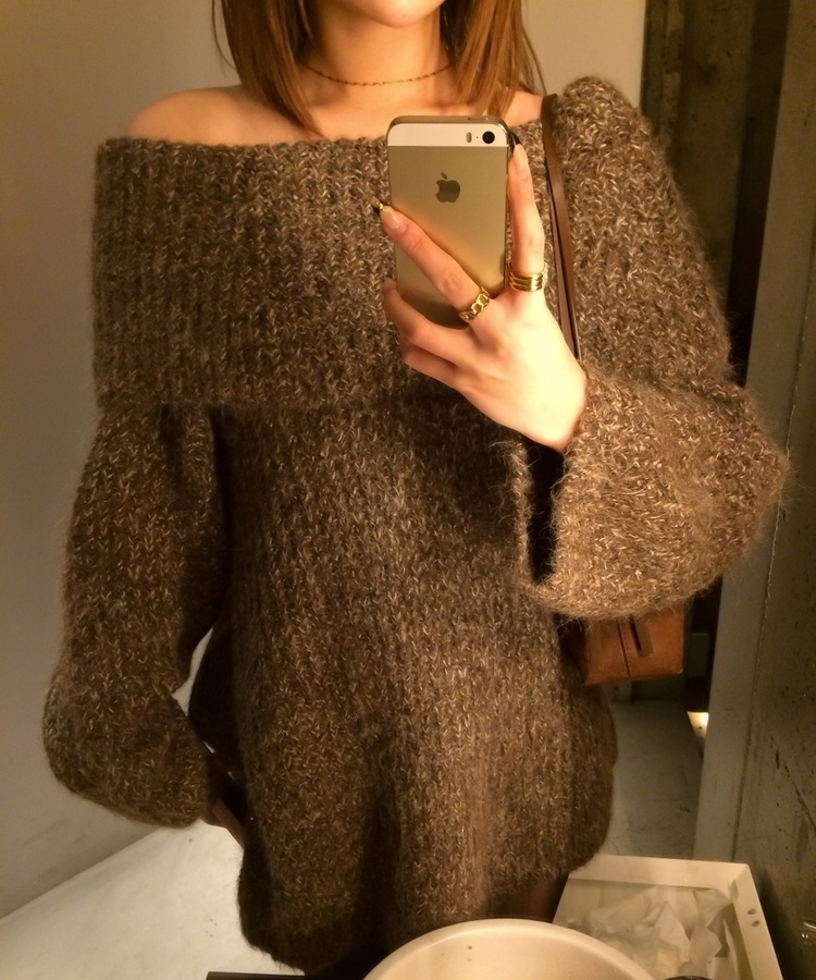 オーバーオフショルダーロングニット BROWN