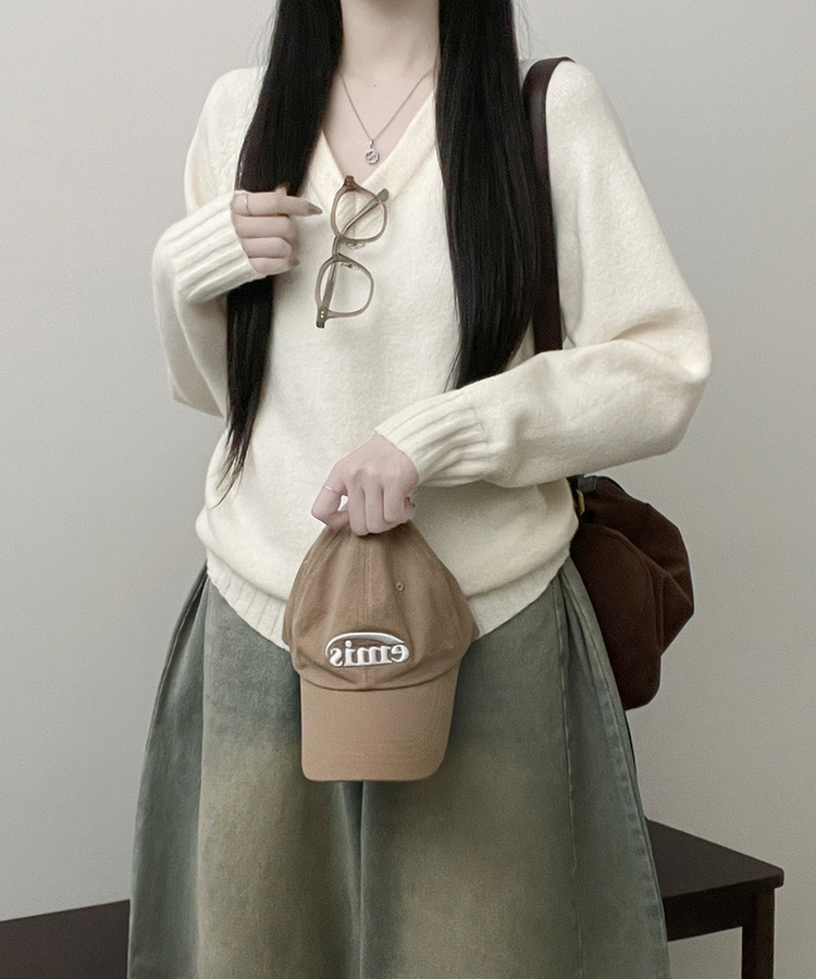 브이넥도톰무지나그랑루즈핏울니트 화이트