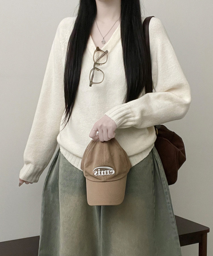 브이넥도톰무지나그랑루즈핏울니트 화이트