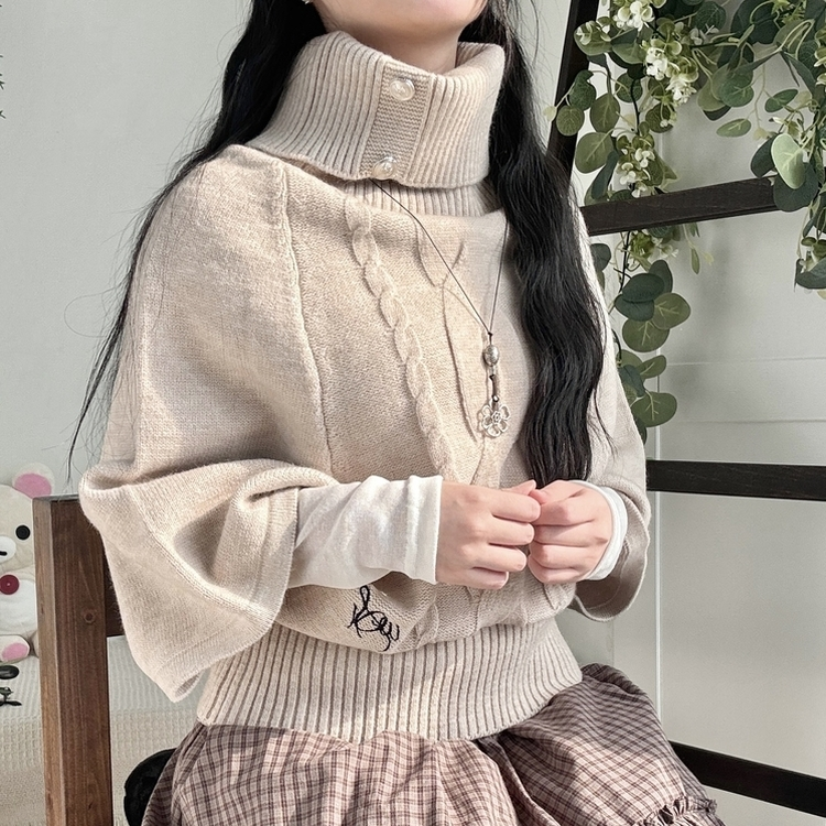 달빛천사 자수 꽈배기 빈티지 대장 모리걸 실버버튼 판초 터틀넥 케이프 망토 니트 베이지