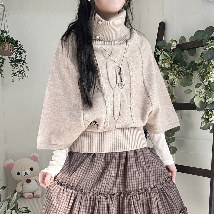 달빛천사 자수 꽈배기 빈티지 대장 모리걸 실버버튼 판초 터틀넥 케이프 망토 니트 베이지