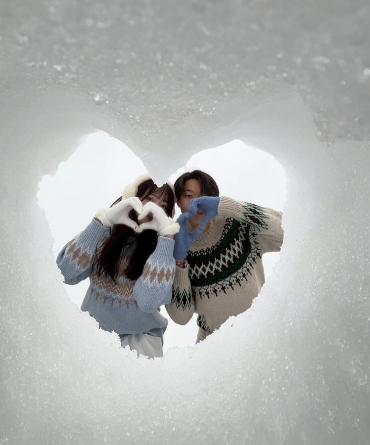 라운드넥 노르딕 니트 소라