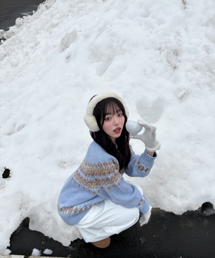 라운드넥 노르딕 니트 소라