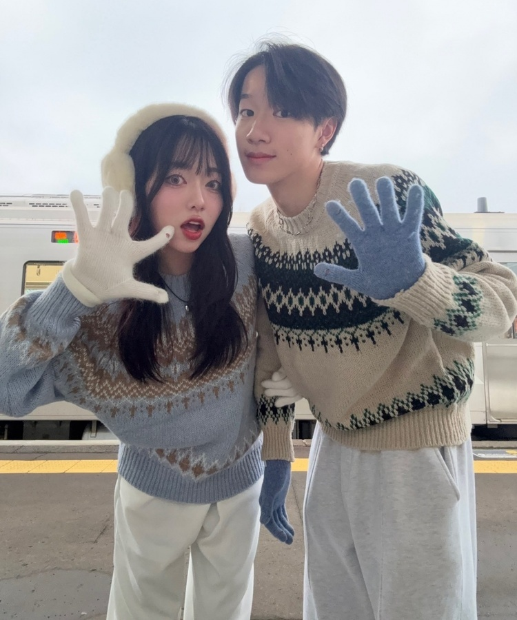 라운드넥 노르딕 니트 소라