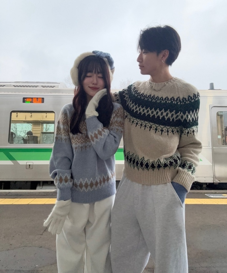 라운드넥 노르딕 니트 소라