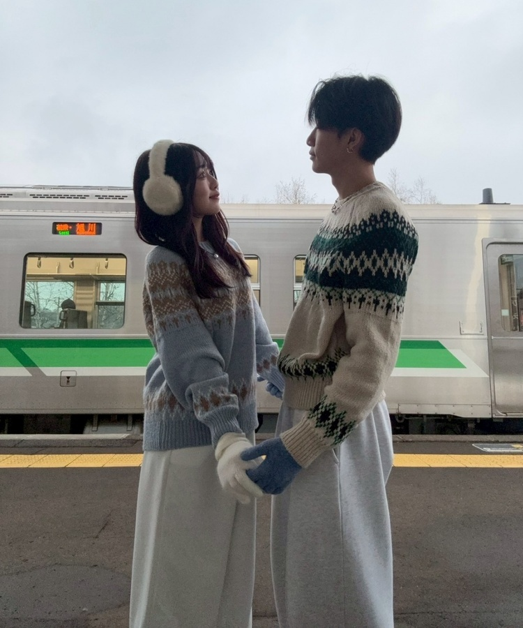 라운드넥 노르딕 니트 소라