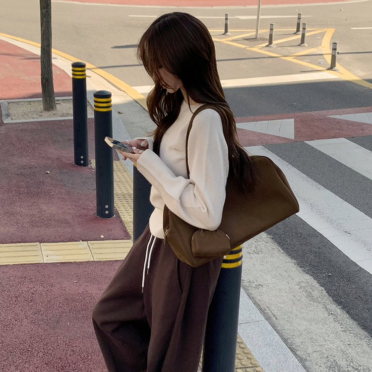 라라 라운드 허리잘록 와펜 가을 긴팔 니트 루즈핏 겨울 상의 데일리 오버핏 긴팔티 아이보리