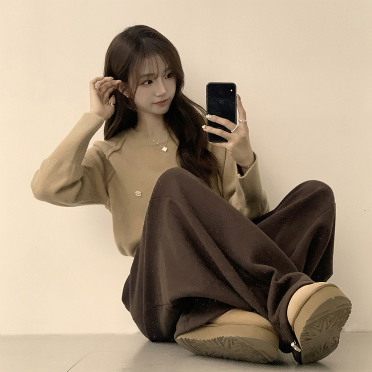 라라 라운드 허리잘록 와펜 가을 긴팔 니트 루즈핏 겨울 상의 데일리 오버핏 긴팔티 베이지