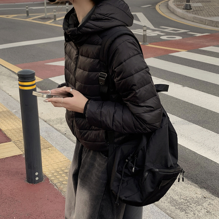 데일리한 무드의 빵빵 겨울 긴팔 데일리 웰론 하이넥 후드 패딩 아우터 경량패딩 오버핏 점퍼 블랙