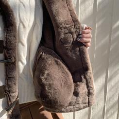 체스넛 스웨이드 퍼 하이넥 버클 떡볶이 무스탕 베스트 조끼 아이보리