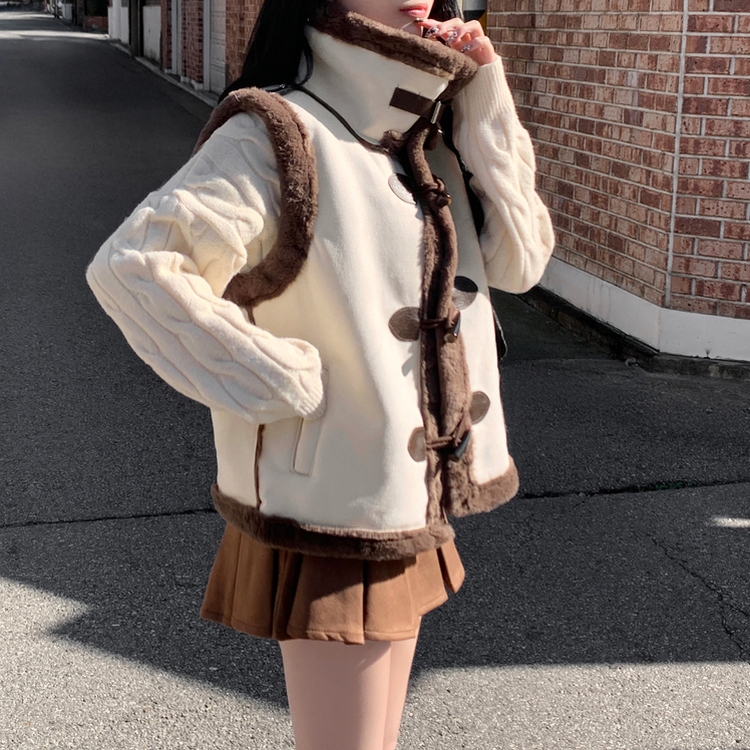 체스넛 스웨이드 퍼 하이넥 버클 떡볶이 무스탕 베스트 조끼 아이보리