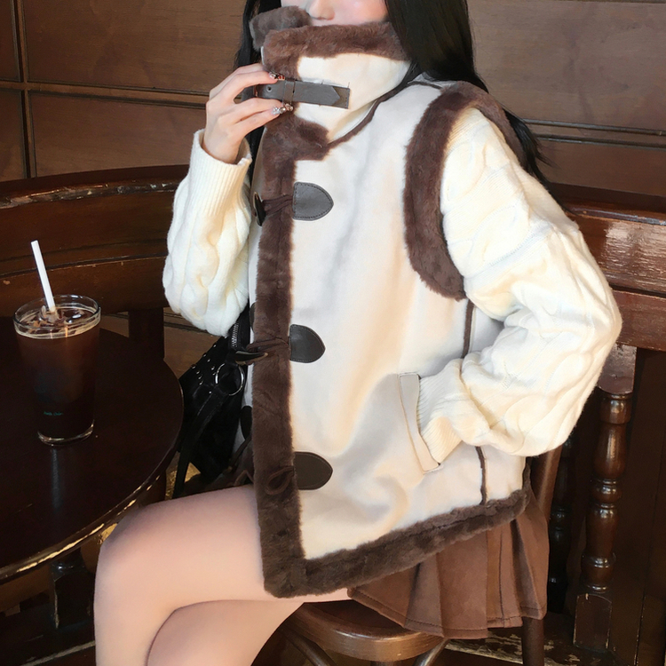 체스넛 스웨이드 퍼 하이넥 버클 떡볶이 무스탕 베스트 조끼 아이보리