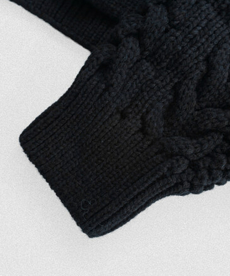 ケーブルウールニット