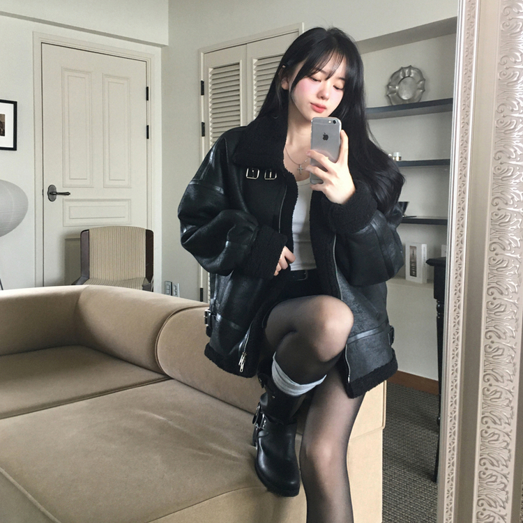 아인 스웨이드 레더 양털 하이넥 버클 스트랩 무스탕 자켓 블랙