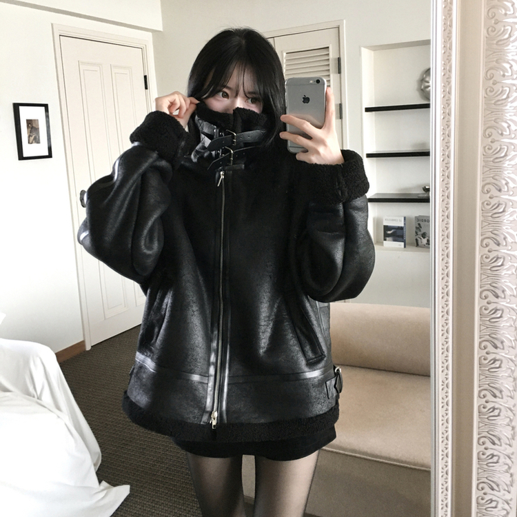 아인 스웨이드 레더 양털 하이넥 버클 스트랩 무스탕 자켓 블랙