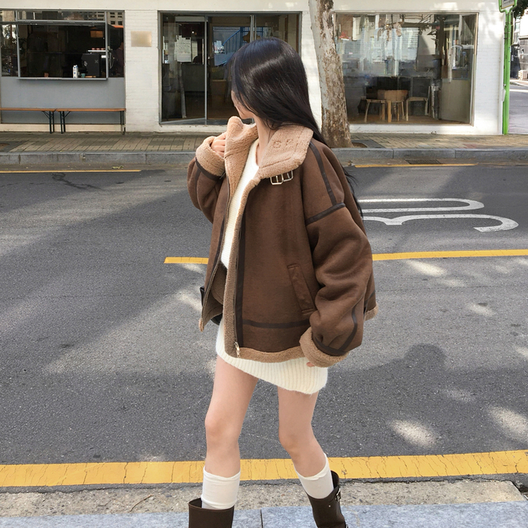 아인 스웨이드 레더 양털 하이넥 버클 스트랩 무스탕 자켓 브라운