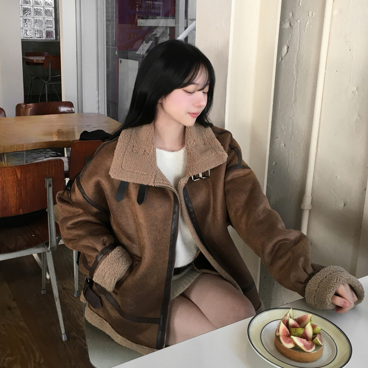 아인 스웨이드 레더 양털 하이넥 버클 스트랩 무스탕 자켓 브라운