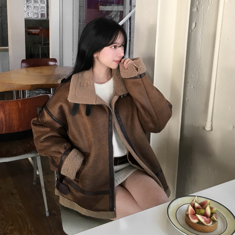 아인 스웨이드 레더 양털 하이넥 버클 스트랩 무스탕 자켓 브라운