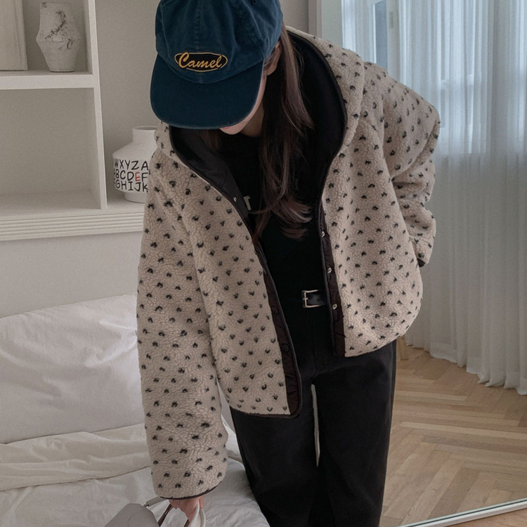 양면으로 착용가능한뽀글이 도트 리버시블 후드 후리스 아방핏 점퍼