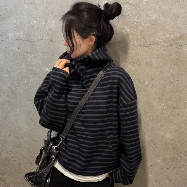 포블 하이넥 버튼 스트라이프 아방핏 단가라 맨투맨후드티 네이비