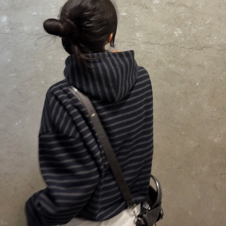 포블 하이넥 버튼 스트라이프 아방핏 단가라 맨투맨후드티 네이비