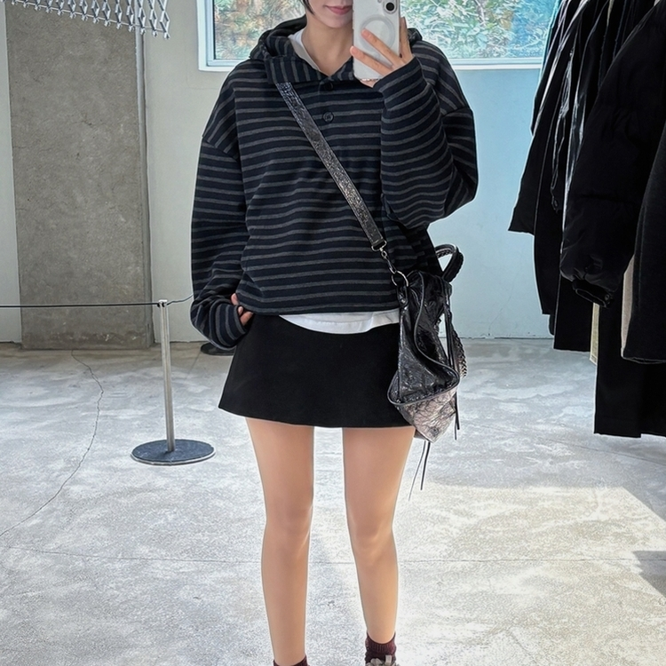 포블 하이넥 버튼 스트라이프 아방핏 단가라 맨투맨후드티 네이비