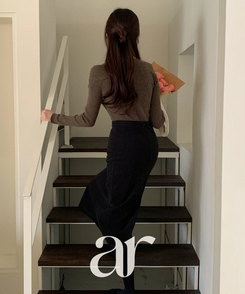 (華奢見えシルエット / ピタッと伸縮性◎)   ストラップ付きアシメオフショルニット BROWN