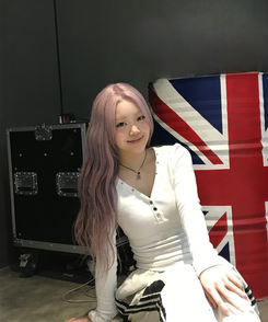 【起毛】Vネックスタースタッズ長袖Ｔシャツ IVORY