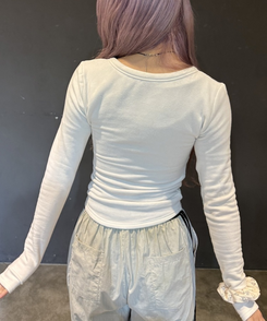 【起毛】Vネックスタースタッズ長袖Ｔシャツ IVORY