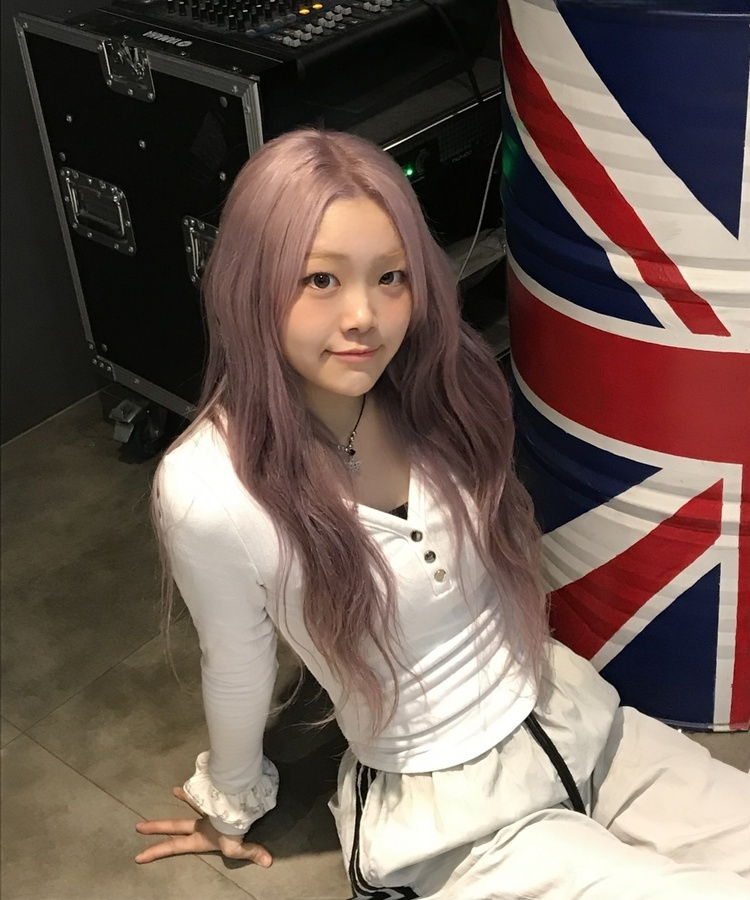 【起毛】Vネックスタースタッズ長袖Ｔシャツ IVORY