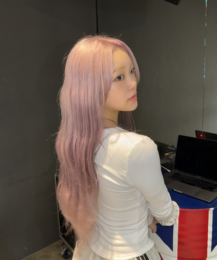 【起毛】Vネックスタースタッズ長袖Ｔシャツ IVORY