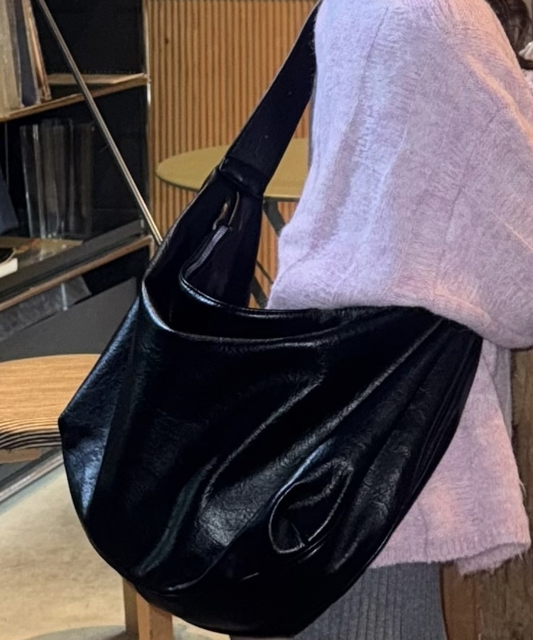レザーショルダークロスバック BLACK