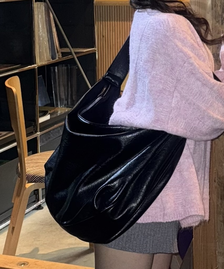 レザーショルダークロスバック BLACK