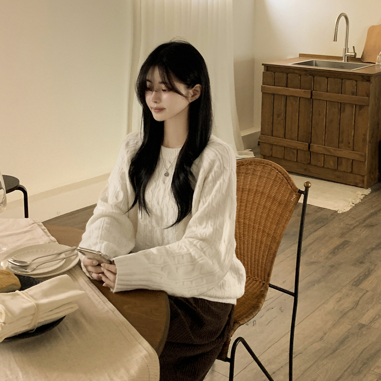 도톰 폭닥 꽈배기 케이블 라운드 오버핏 겨울 울니트 빅사이즈 화이트