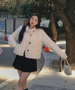 ムードハイネックボタンムートンジャケット WHITE