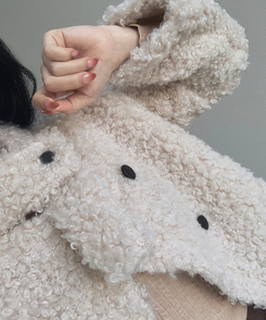 ムードハイネックボタンムートンジャケット BEIGE