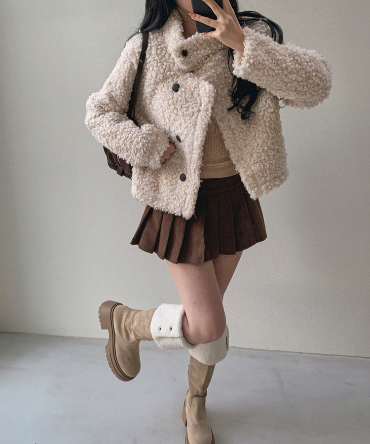 ムードハイネックボタンムートンジャケット BEIGE