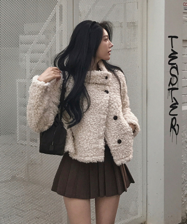 ムードハイネックボタンムートンジャケット BEIGE