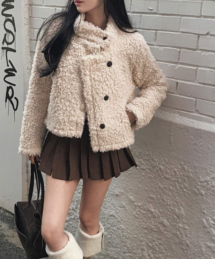 ムードハイネックボタンムートンジャケット BEIGE