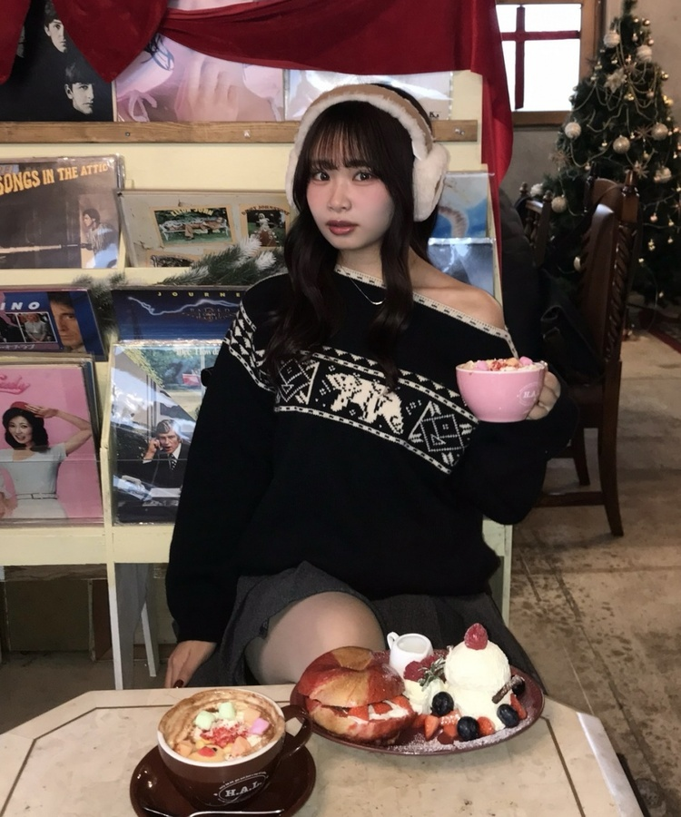 배색 노르딕 원숄더 니트