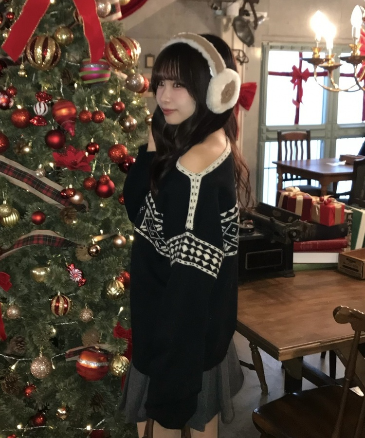 배색 노르딕 원숄더 니트