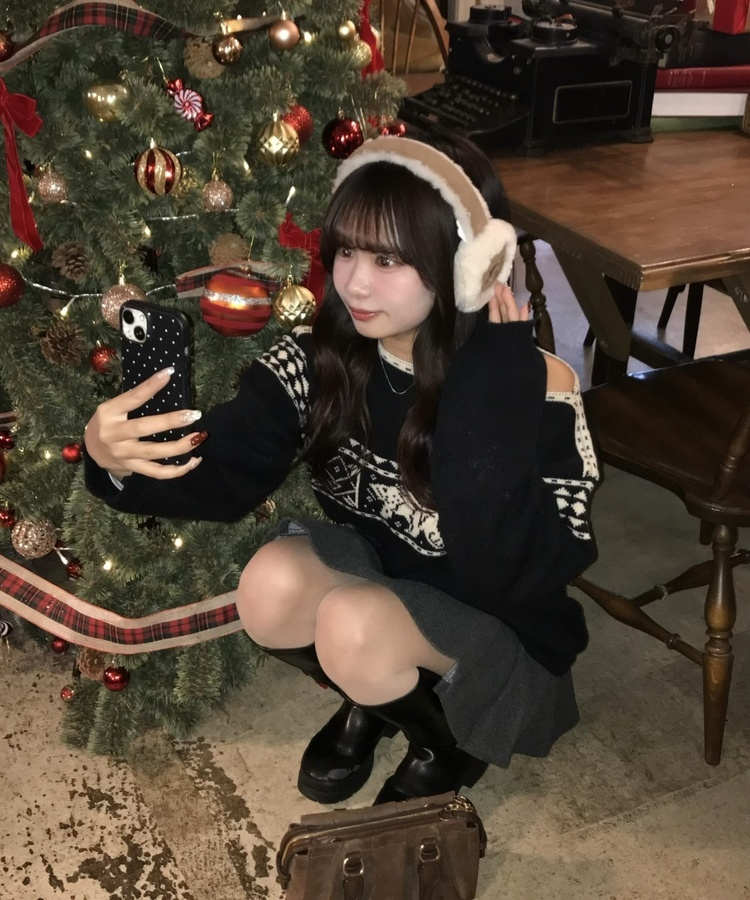 배색 노르딕 원숄더 니트