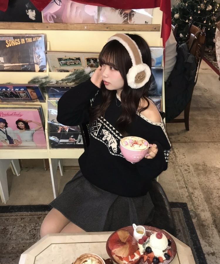 배색 노르딕 원숄더 니트